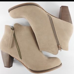 Shoe Dazzle Karol Taupe Bootie Size 11